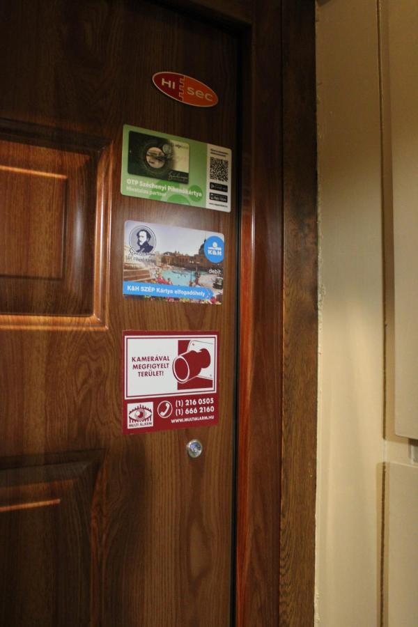 Izzy Apartament Lejlighed Miskolc Eksteriør billede