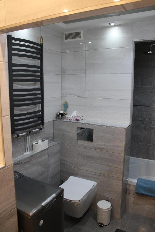 Izzy Apartament Lejlighed Miskolc Eksteriør billede
