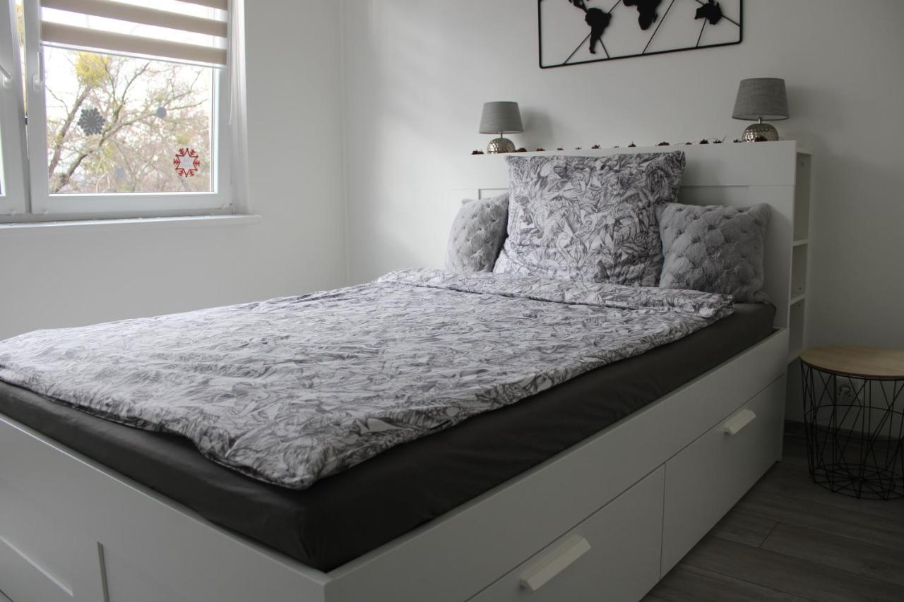 Izzy Apartament Lejlighed Miskolc Eksteriør billede
