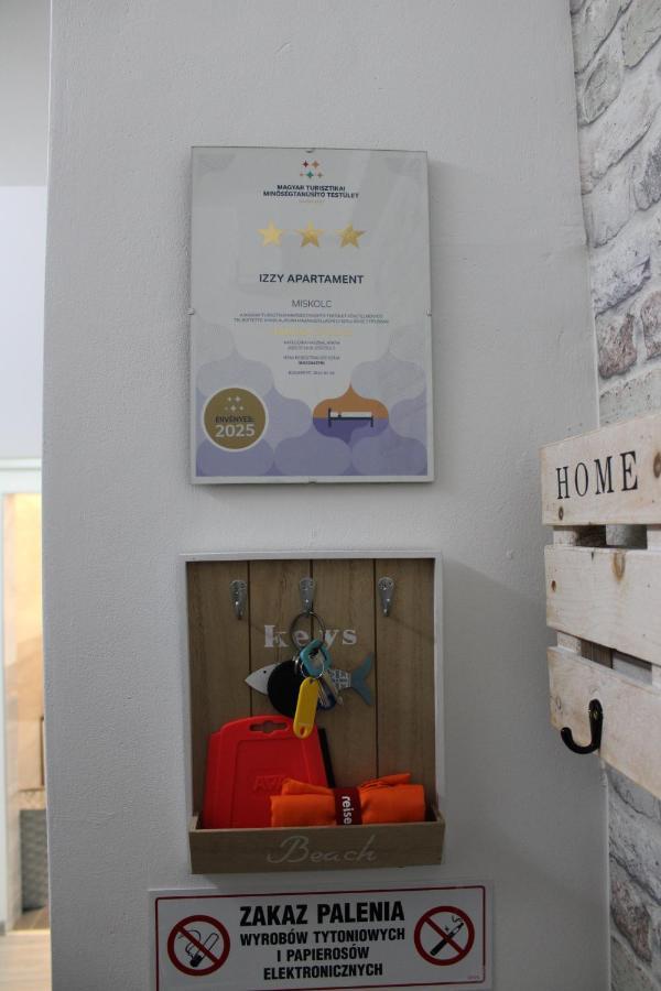 Izzy Apartament Lejlighed Miskolc Eksteriør billede